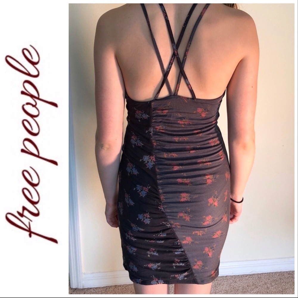💕Beautiful Like New Free People Mini Cross back spaghetti straps floral print💕